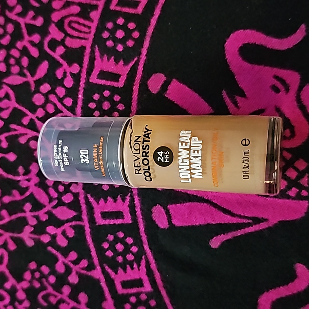 Revlon Colorstay 24-hour longewear